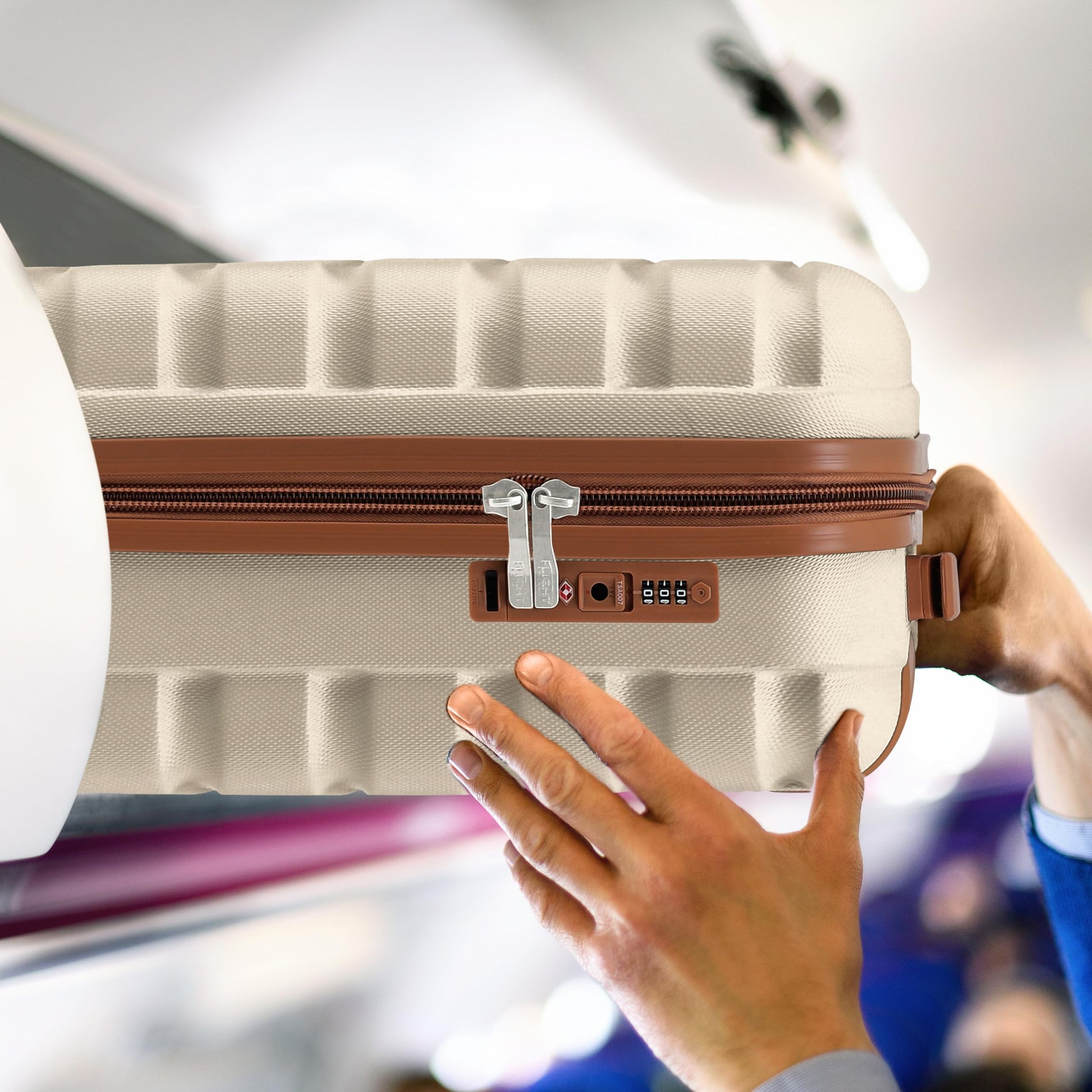 Flight Knight Bagage Cabine Leger a 4 Roues en ABS Rigide Approuve par Plus De 100 Compagnies Aeriennes, Dont Lufthansa, Air France, HOP! Ryanair et easyJet - 45x36x20cm (TSA) Creme/Marron