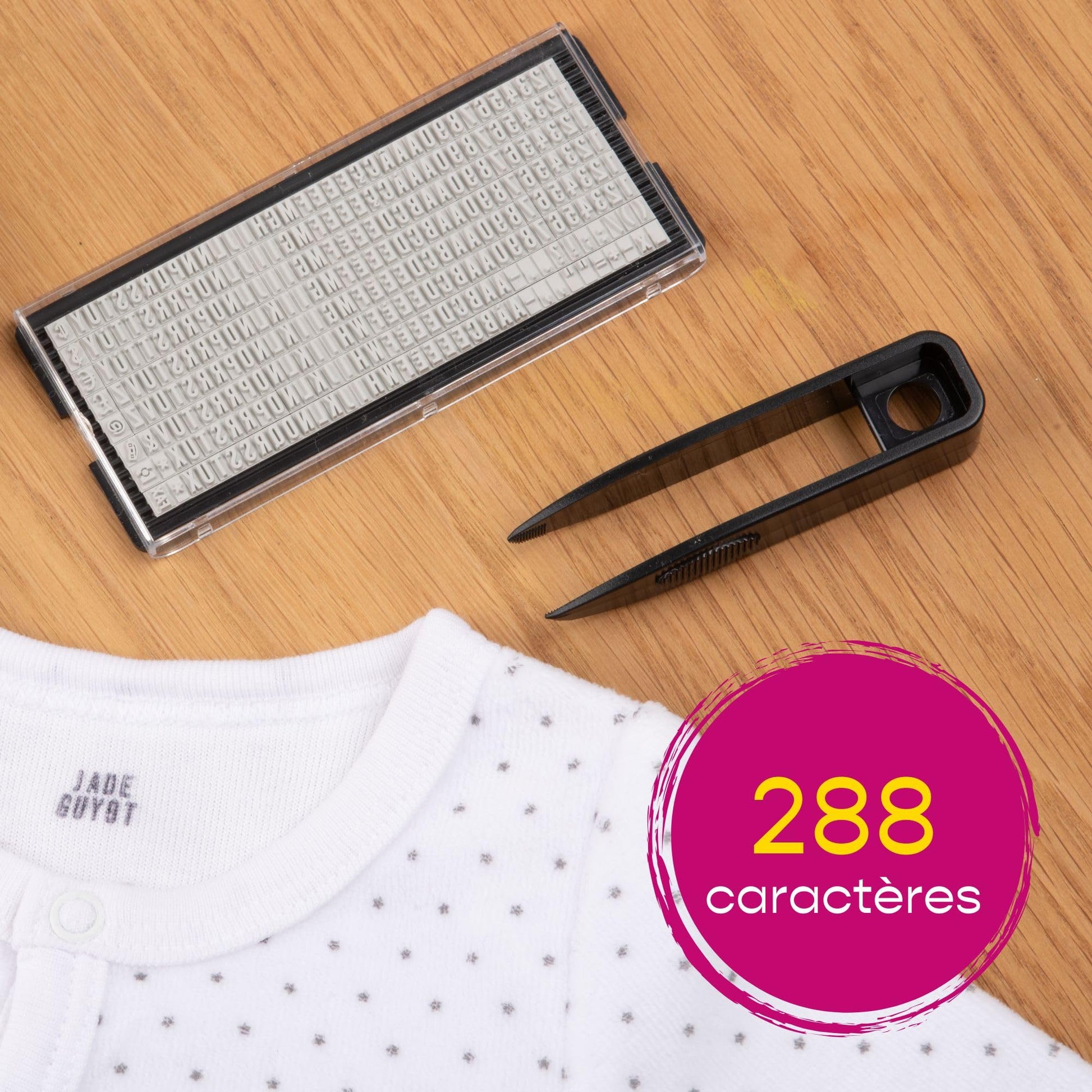 Avery Tampon Encreur Personnalisable Pour Enfants Et Adultes - Personnalisable 288 caractères - Résistant Au Lavage - Avec Encre Indélébile - Polyvalent Jusqu'à 60°C