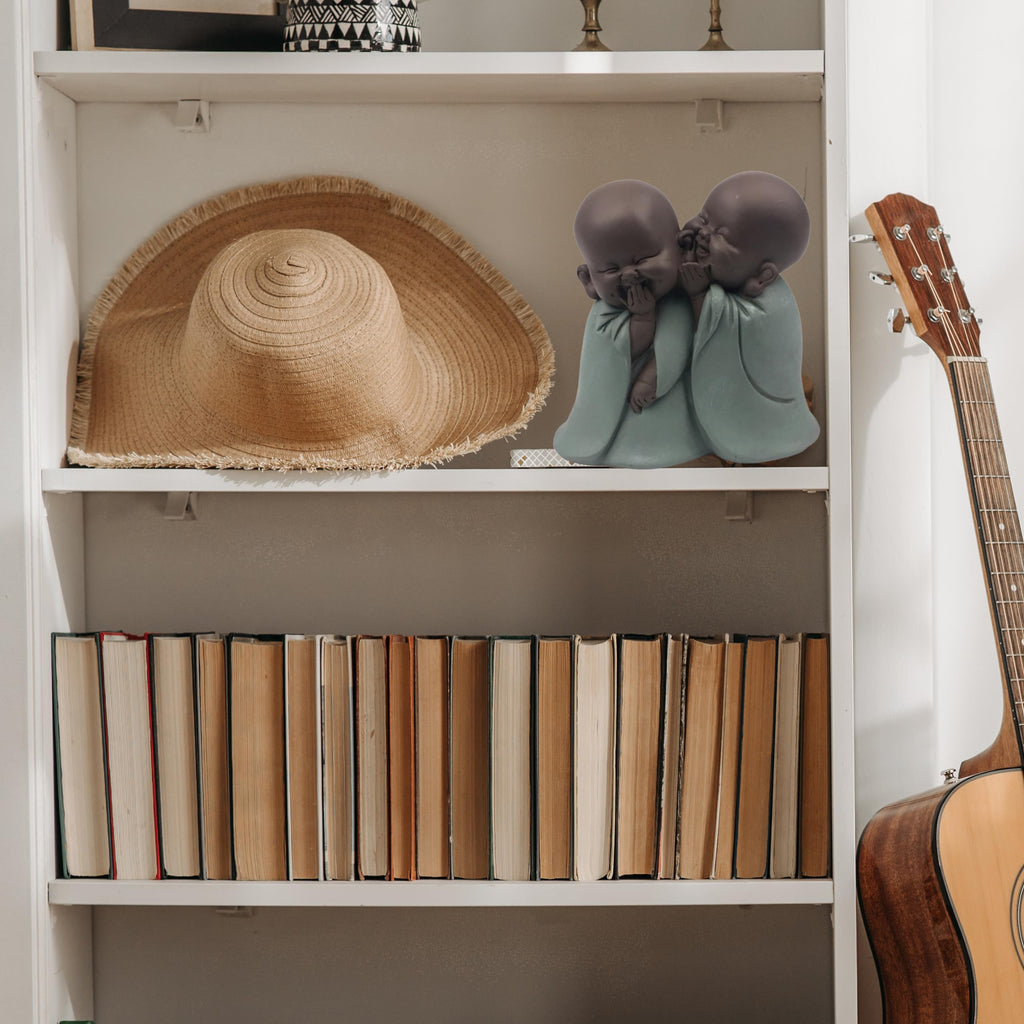 Statuette Bonze Chuchoteur – Porte Bonheur - Décoration Zen et Feng Shui – pour Créer Une Ambiance Relaxante et Spirituelle – Idée Cadeau – Hauteur: 12cm – Vert et Marron – Zen’Light